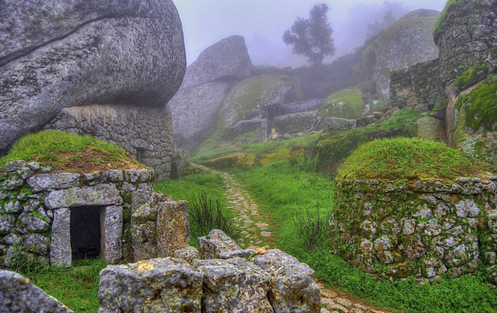 Ngôi làng đá đặc biệt nhất Bồ Đào Nha - Ảnh 7.