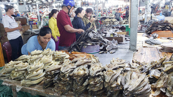 Chợ quê Sài Gòn - Kỳ 3: Thương lắm con khô sặc rằn - Ảnh 3.
