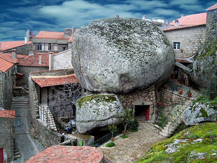 Ngôi làng đá đặc biệt nhất Bồ Đào Nha - Ảnh 1.