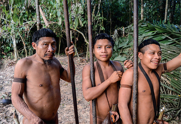 10 bộ lạc sống tách biệt và bí ẩn nhất thế giới hiện đại - Ảnh 6.