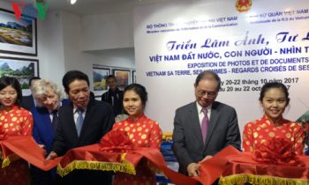 Mang hình ảnh con người, biển đảo Việt Nam đến với nước Pháp